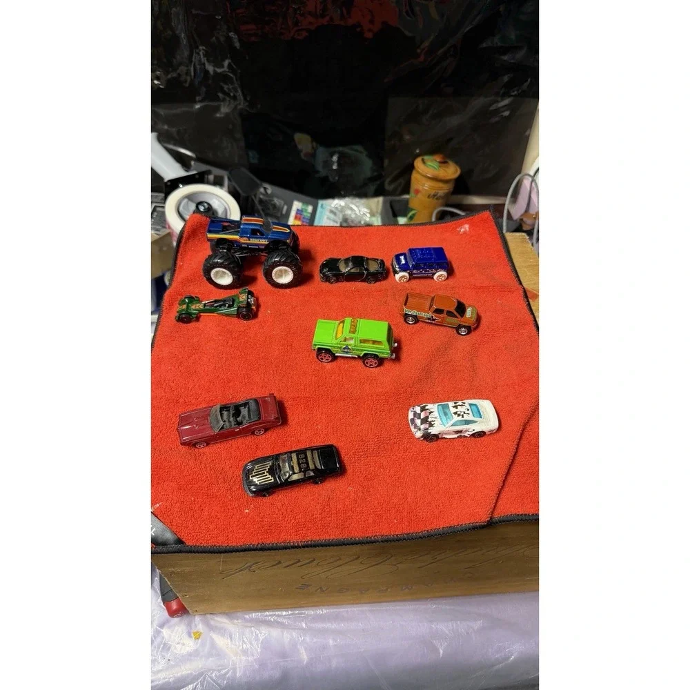 Lot of 9 Diecast Toy Cars & Trucks Mixed Styles (Hot Wheels/Matchbox Style)